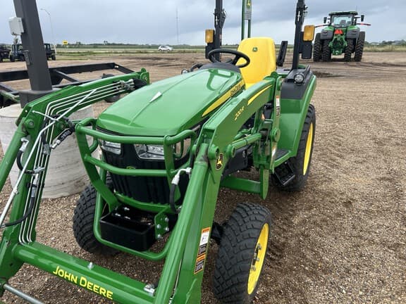 Image of John Deere 2038R equipment image 3
