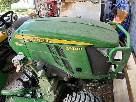 Image of John Deere 2038R equipment image 3