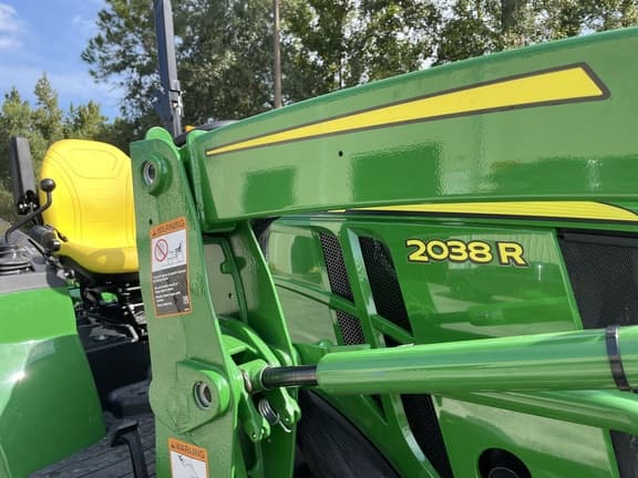 Image of John Deere 2038R equipment image 4