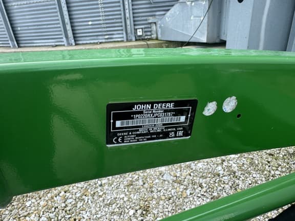 Image of John Deere 2038R equipment image 3