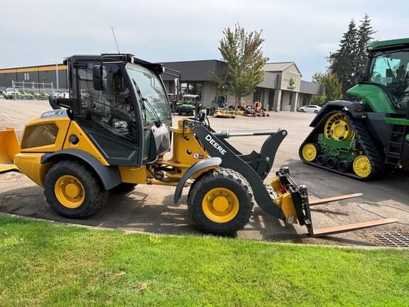 Image of John Deere 204G equipment image 4