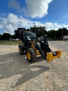 Image of John Deere 204G equipment image 3