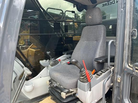 Image of John Deere 210P equipment image 4