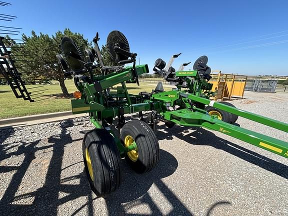 Image of John Deere 2100 equipment image 4