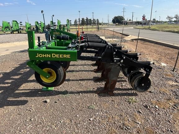 Image of John Deere 2100 equipment image 1