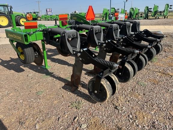 Image of John Deere 2100 equipment image 2