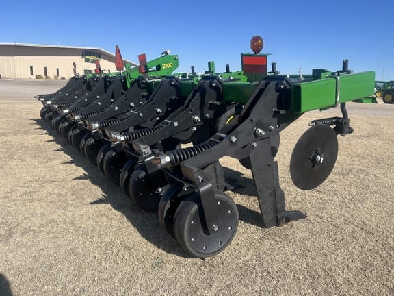 2023 John Deere 2100 Equipment Image0