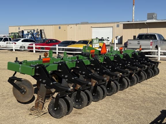 Image of John Deere 2100 equipment image 4