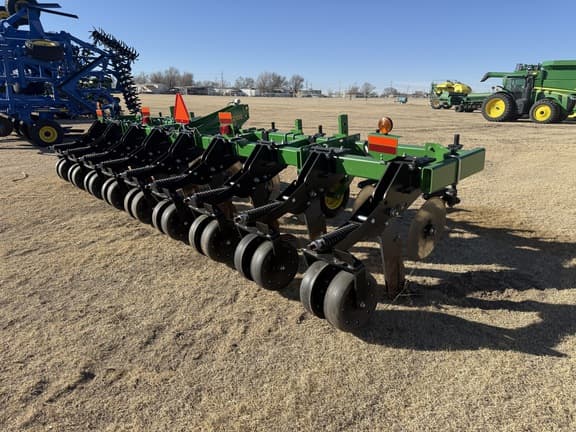 Image of John Deere 2100 equipment image 3