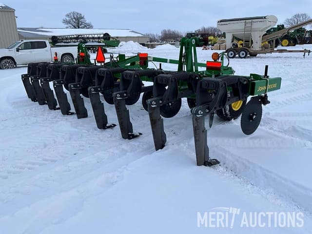 Image of John Deere 2100 equipment image 4