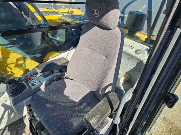 Image of John Deere 210P equipment image 4
