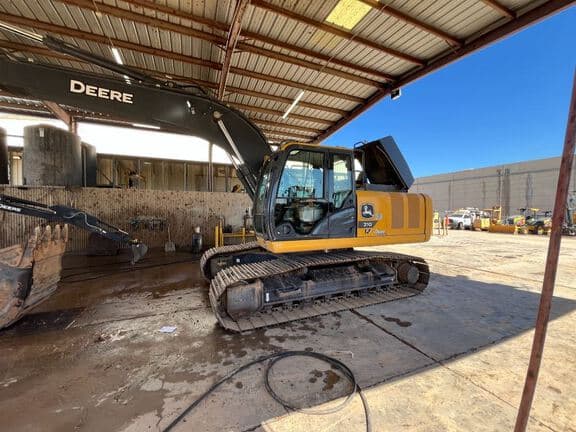Image of John Deere 210P Primary image