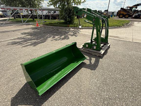Image of John Deere 220R equipment image 3
