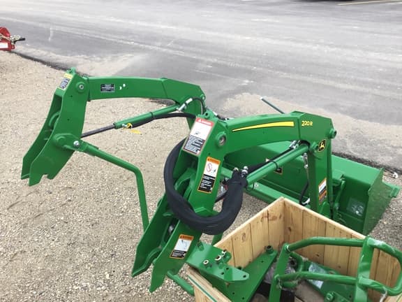 Image of John Deere 220R equipment image 4