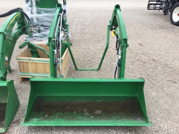 Image of John Deere 220R equipment image 3