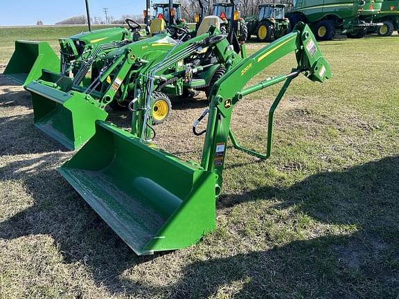 Image of John Deere 220R Image 1