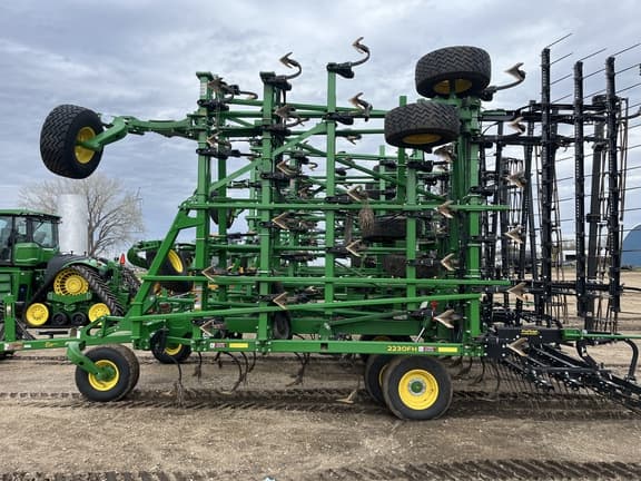 Image of John Deere 2230FH equipment image 2