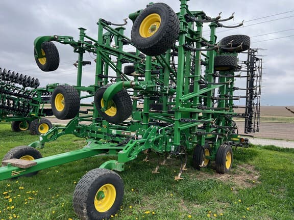 Image of John Deere 2230 equipment image 1