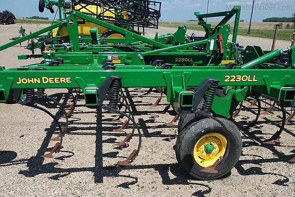 Image of John Deere 2230LL equipment image 3