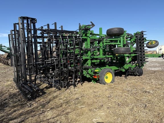 Image of John Deere 2330 equipment image 2