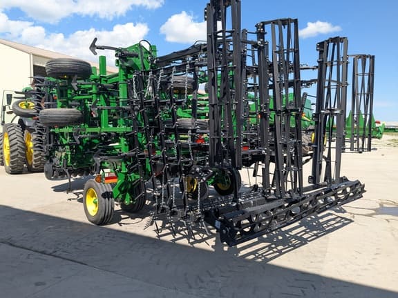 Image of John Deere 2330 equipment image 4