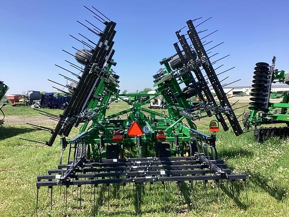 Image of John Deere 2330 equipment image 1