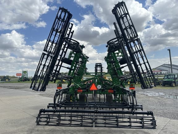 Image of John Deere 2330 equipment image 4