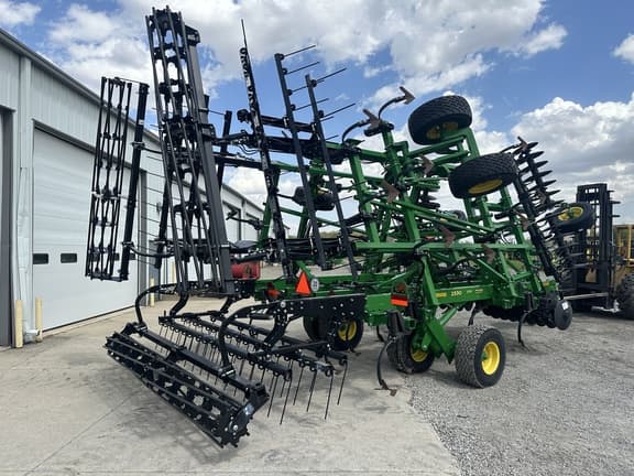 Image of John Deere 2330 equipment image 3