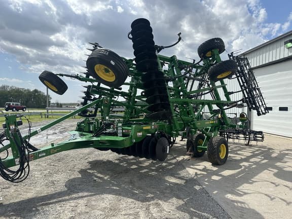 Image of John Deere 2330 equipment image 1