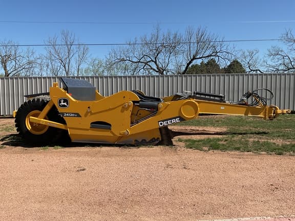 Image of John Deere 2412DE equipment image 3