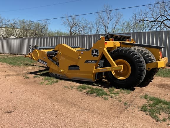 Image of John Deere 2412DE equipment image 2