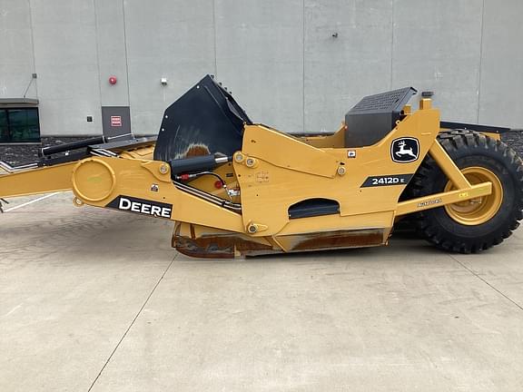 Image of John Deere 2412DE Primary image
