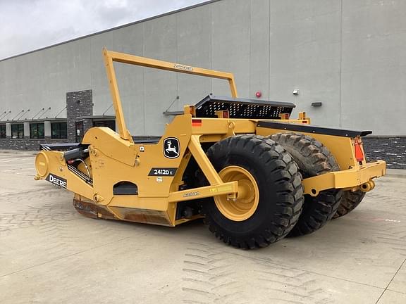Image of John Deere 2412DE equipment image 2