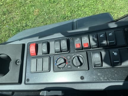 Image of John Deere 244L equipment image 4