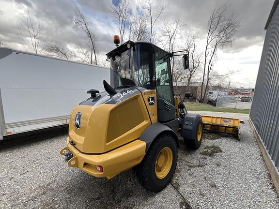 Image of John Deere 244L equipment image 4