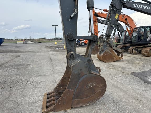 Image of John Deere 245G LC equipment image 4