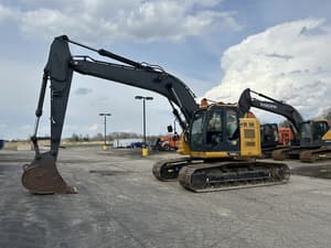 2023 John Deere 245G LC Image
