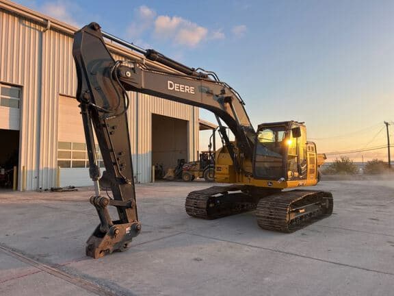 Image of John Deere 245P equipment image 1