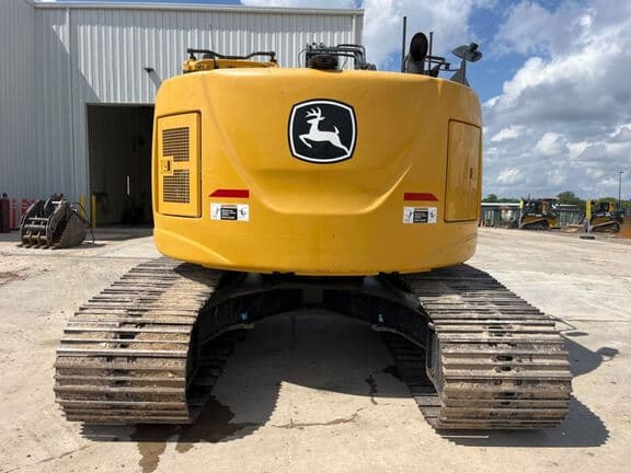 Image of John Deere 245P equipment image 3