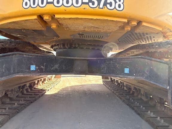 Image of John Deere 245P equipment image 4