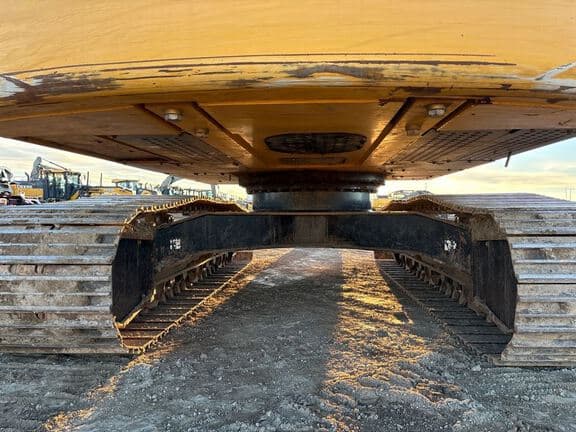 Image of John Deere 250P equipment image 4