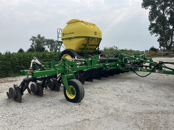 Image of John Deere 2510H equipment image 2