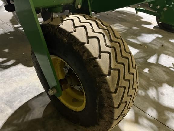 Image of John Deere 2510H equipment image 4