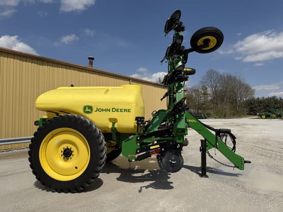 Image of John Deere 2510L equipment image 1