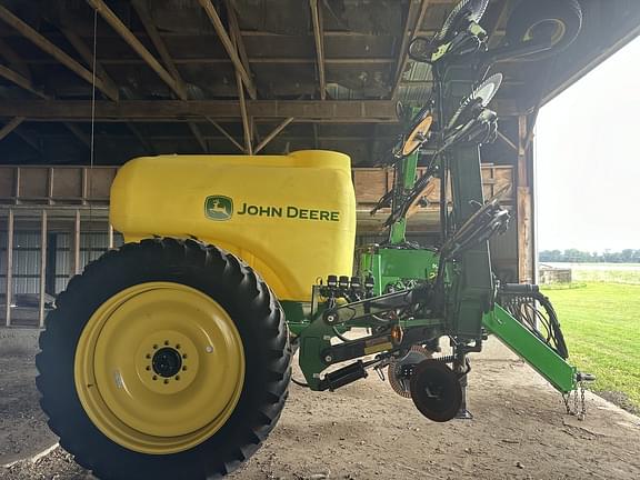 Image of John Deere 2510L equipment image 1