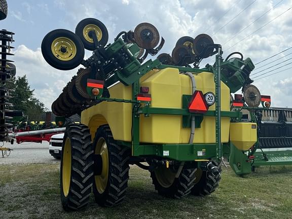 Image of John Deere 2530L equipment image 4