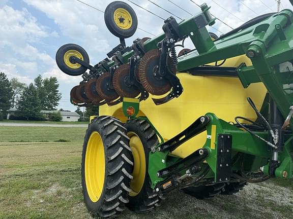 Image of John Deere 2530L equipment image 2