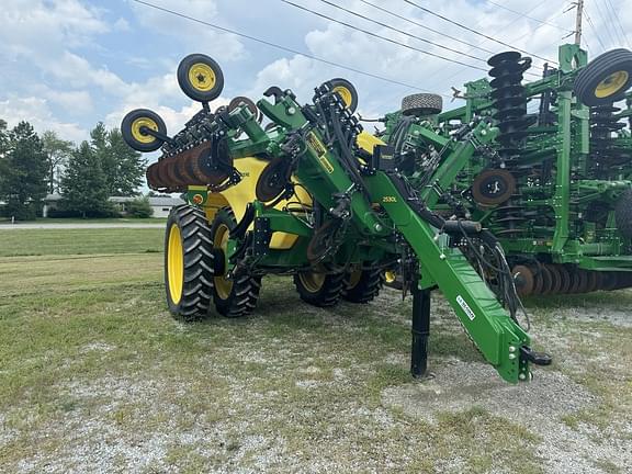 Image of John Deere 2530L equipment image 1