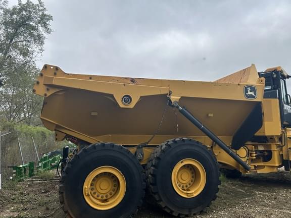 Image of John Deere 260P equipment image 4