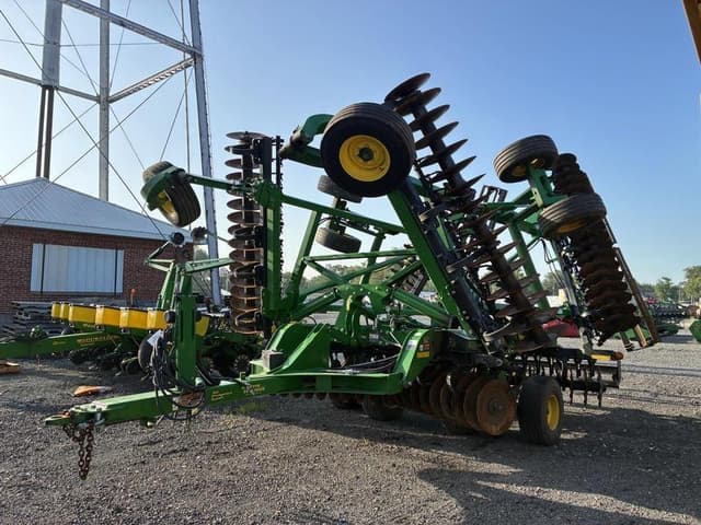 Image of John Deere 2623VT equipment image 2